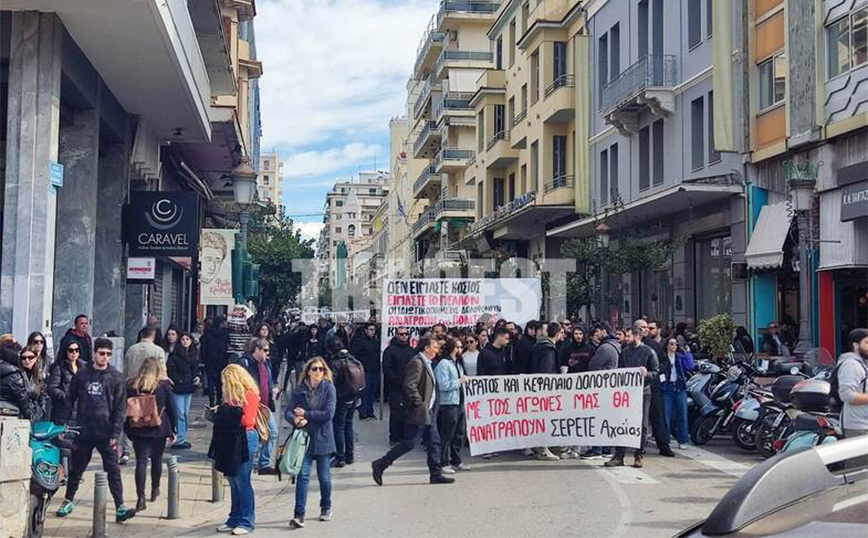 Στους δρόμους η Πάτρα για τα Τέμπη Στους δρόμους η Πάτρα για τα Τέμπη