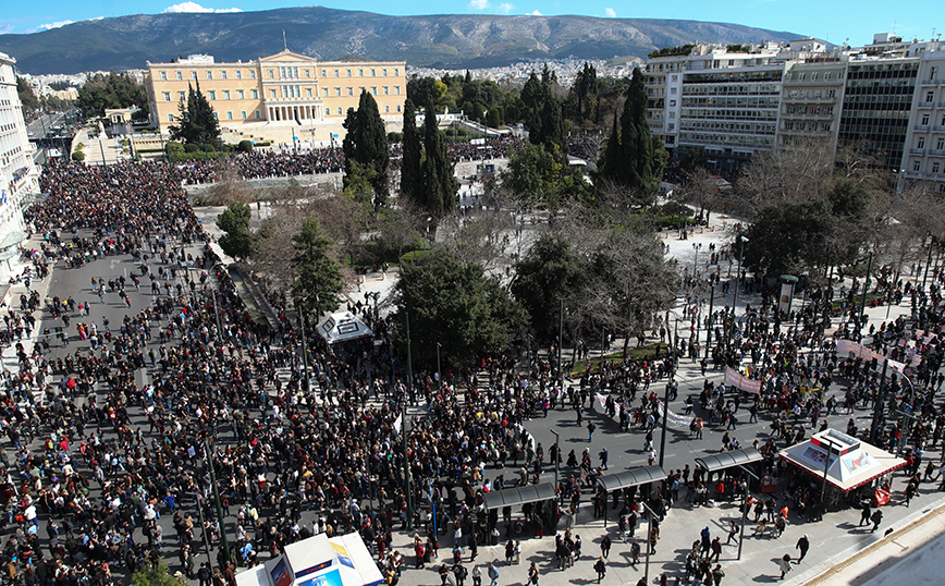 Πάνω από 40.000 διαδήλωσαν στην Αθήνα για το δυστύχημα στα Τέμπη – Τι λέει η αστυνομία για τα επεισόδια