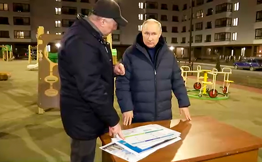Ουκρανοί χλευάζουν τον Πούτιν για την νυχτερινή επίσκεψη στη Μαριούπολη &#8211; Λένε ότι έστειλε σωσία