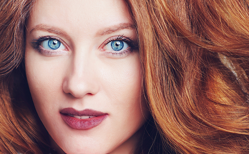 Κοκκινομάλα γυναίκα