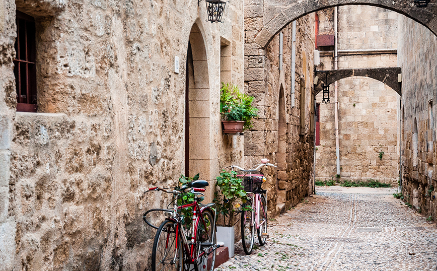 Σοκάκι στη Ρόδο Σοκάκι στη Ρόδο