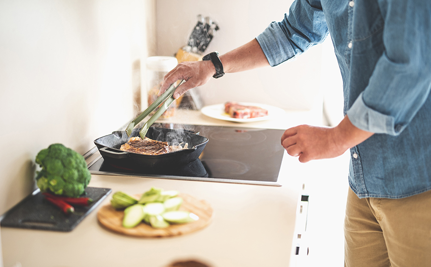 μπριζόλα στο τηγάνι μπριζόλα στο τηγάνι