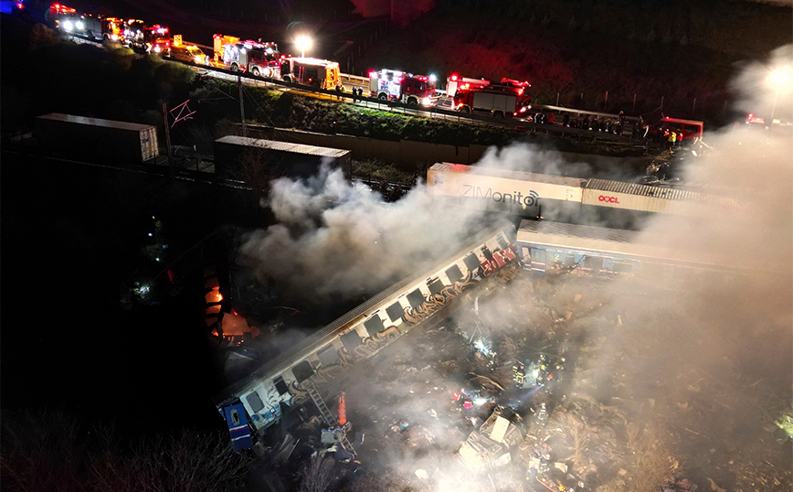 Σύγκρουση τρένων στα Τέμπη: Στους 57 και επίσημα οι νεκροί &#8211; 56 άνθρωποι αγνοούνται