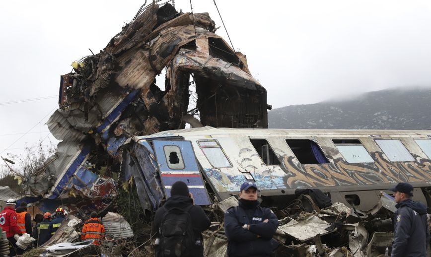 Σύγκρουση τρένων στα Τέμπη: Τα μοιραία λάθη του σταθμάρχη και το νέο στοιχείο «κλειδί» &#8211; 57 οι επιβεβαιωμένοι νεκροί