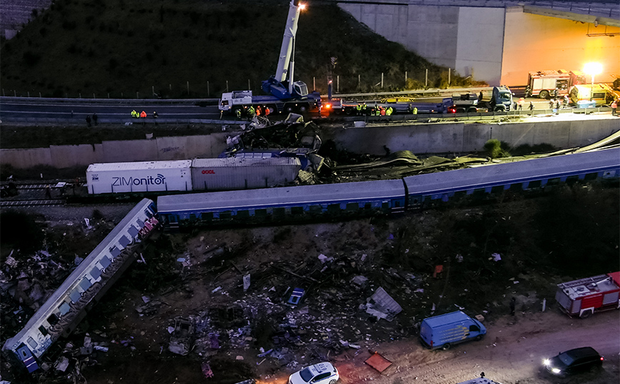 Τέμπη: Τρόφιμα, μπύρες και λαμαρίνες μετέφερε στα 13 βαγόνια η εμπορική αμαξοστοιχία