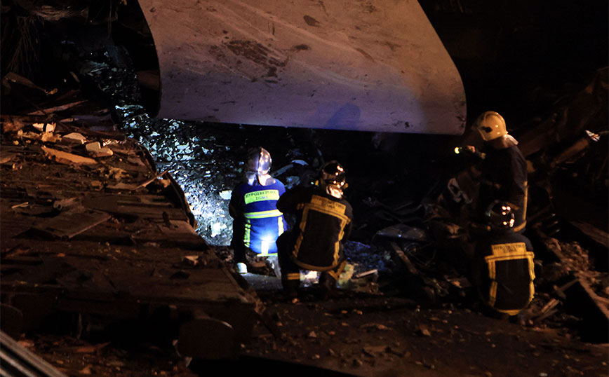 Εκπρόσωπος Πυροσβεστικής για σύγκρουση τρένων στα Τέμπη: Υπάρχουν και άλλοι εγκλωβισμένοι σε πολύ δύσκολες συνθήκες