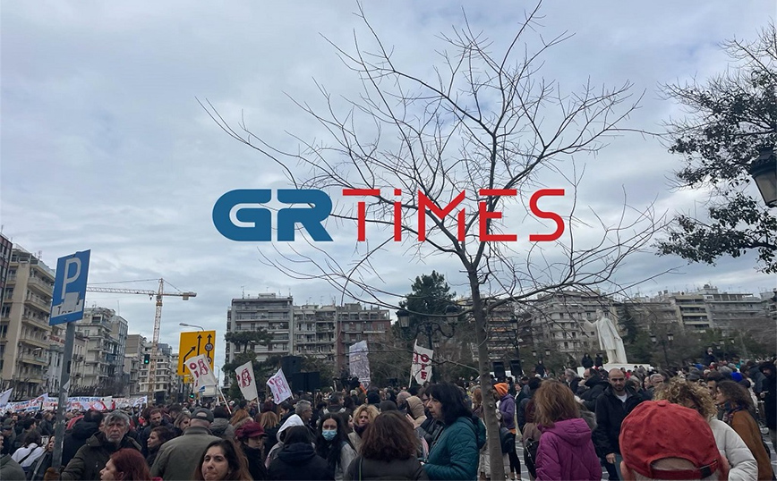 Πορεία στη Θεσσαλονίκη για το δυστύχημα στα Τέμπη &#8211; Δείτε βίντεο και φωτογραφίες