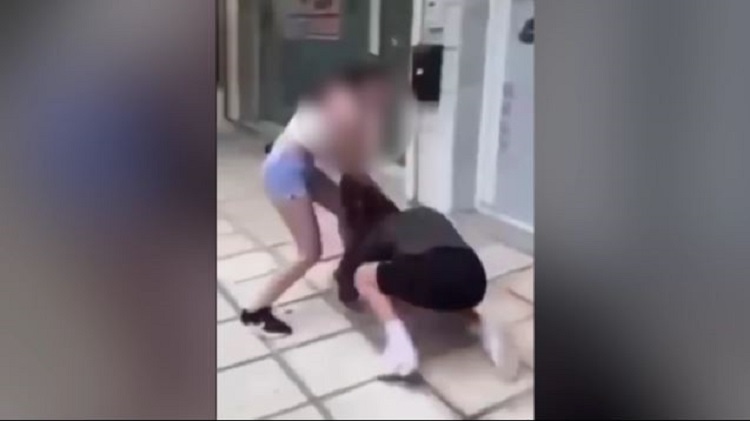 Θεσσαλονίκη: «Την χτύπησε και της είπε “πήγαινε στη μαμά σου, έχω καλό δικηγόρο”» – Τα λόγια της 15χρονης που επιτέθηκε στη 14χρονη