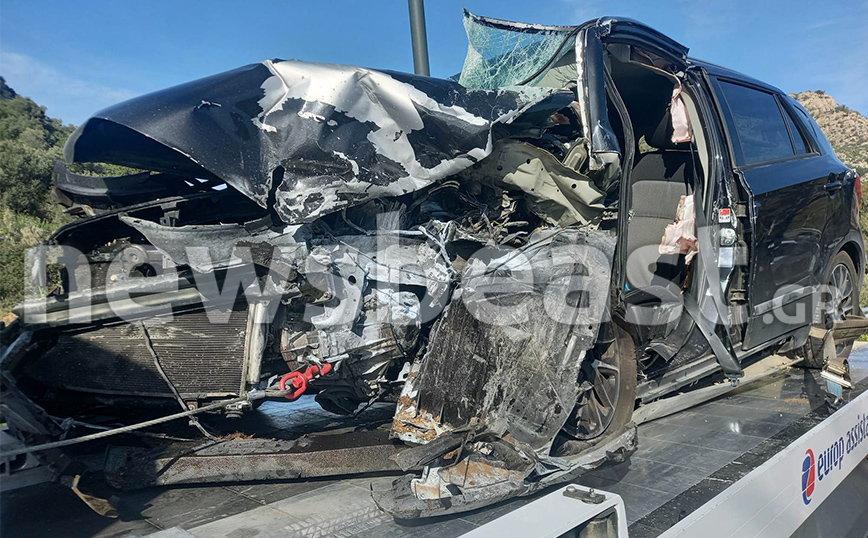 Σοκαριστική φωτογραφία από το σοβαρό τροχαίο στην Αθηνών-Σουνίου – Άμορφη μάζα το ένα όχημα