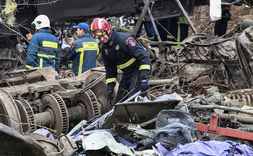 Σύγκρουση τρένων στα Τέμπη: Στους 55 οι νεκροί που έχουν ταυτοποιηθεί