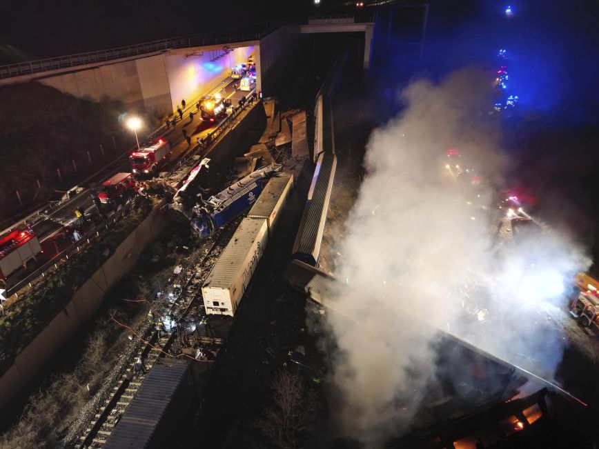 Σύγκρουση τρένων στα Τέμπη: «Πρόκειται για λάθος» λέει ο πρόεδρος Σιδηροδρομικών