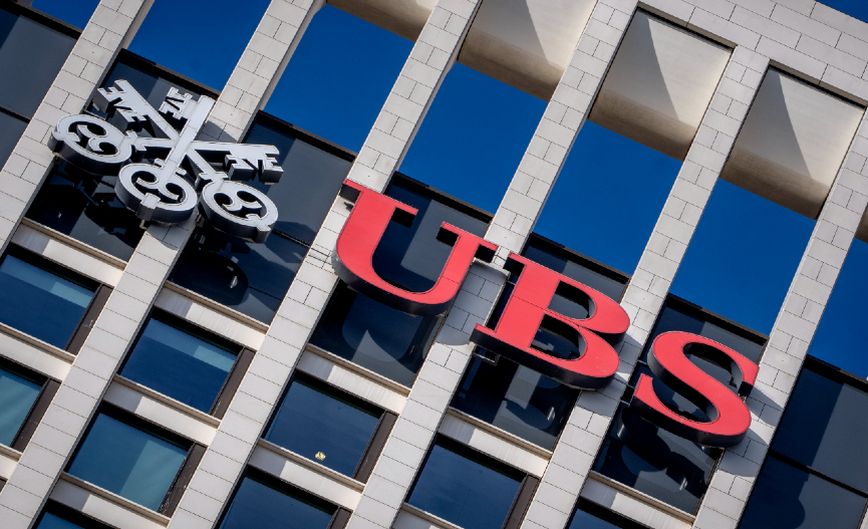 Financial Times: Η UBS συζητά την εξαγορά της Credit Suisse