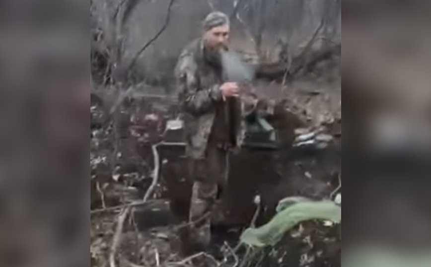 Σκληρό βίντεο με εν ψυχρώ εκτέλεση Ουκρανού στρατιώτη &#8211; «Δόξα στην Ουκρανία» είπε πριν τον σκοτώσουν