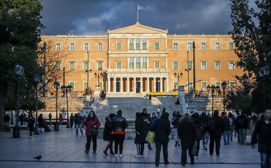 Στη Βουλή το προσχέδιο του προϋπολογισμού 2024: Ανάπτυξη 3%, ανεργία 10,6%, πρωτογενές πλεόνασμα 2,1% του ΑΕΠ