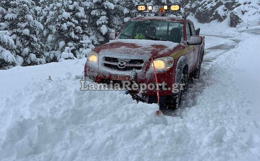 Χιονίζει προς Δομοκό, Μπράλο και Καρπενήσι Χιονίζει προς Δομοκό, Μπράλο και Καρπενήσι
