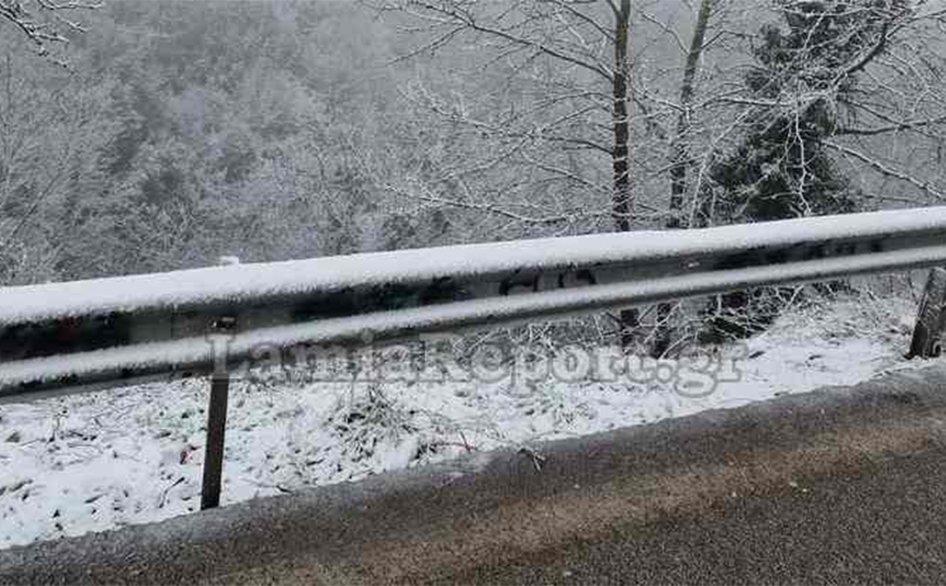 Χιονίζει προς Δομοκό, Μπράλο και Καρπενήσι Χιονίζει προς Δομοκό, Μπράλο και Καρπενήσι