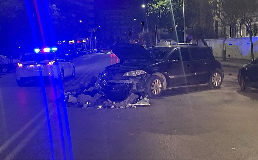 Θεσσαλονίκη: Μετωπική σύγκρουση αυτοκινήτων – Δεν τραυματίστηκαν οι οδηγοί