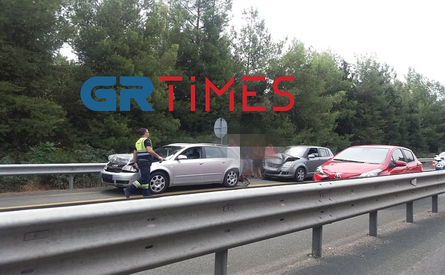 Τροχαίο ατύχημα στην Εγνατία οδό Θεσσαλονίκης Καβάλας &#8211; Τραυματίστηκε πενταμελής οικογένεια