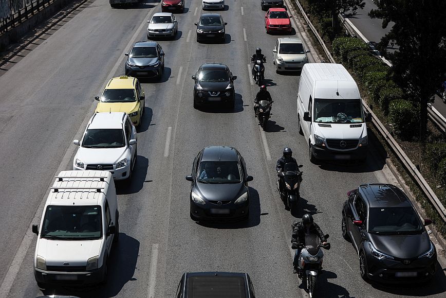 Καραμπόλα με τέσσερα οχήματα στη Νέα Εθνική Οδό Αθηνών-Λαμίας