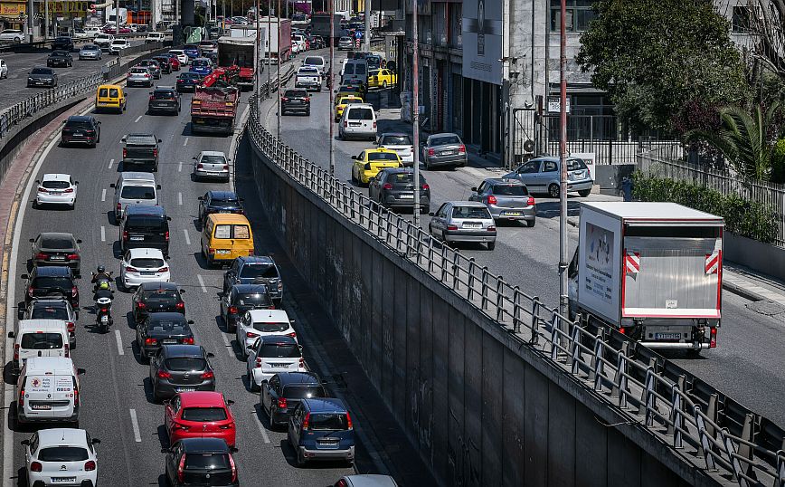 Φωτιά τώρα σε όχημα στον Κηφισό &#8211; Στο «κόκκινο» η κίνηση