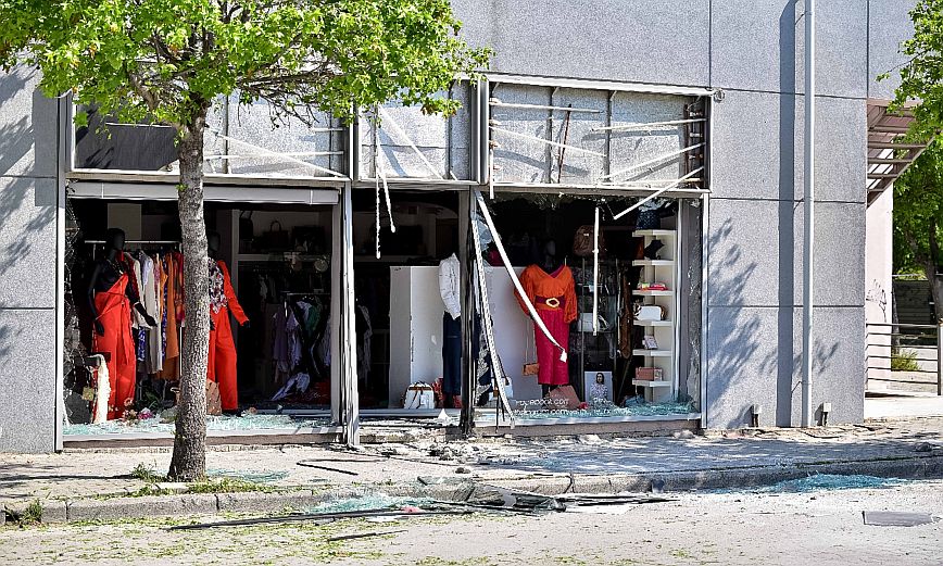 Λάρισα: Επίθεση με εκρηκτικό μηχανισμό στο μαγαζί του υπεύθυνου διαιτησίας της ΕΟΚ