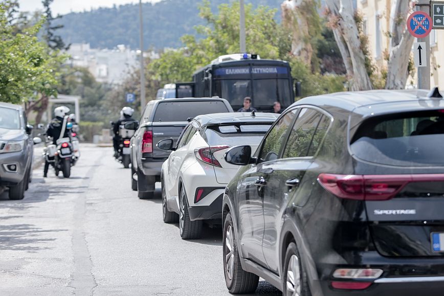 Την Τετάρτη η απολογία των δύο συλληφθέντων για τη δολοφονία του Γιώργου Καραϊβάζ
