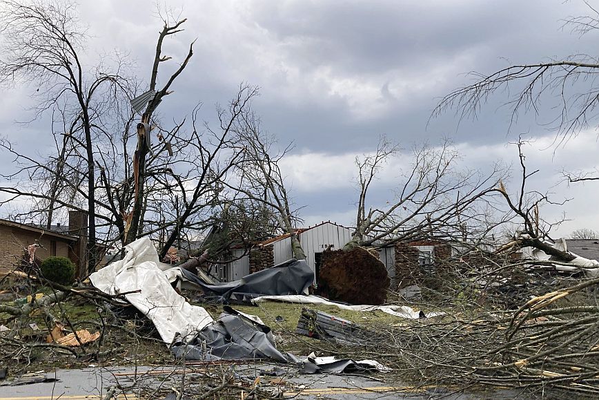 Τουλάχιστον δύο νεκροί και δεκάδες τραυματίες άφησε ο ανεμοστρόβιλος που έπληξε το Άρκανσο των ΗΠΑ