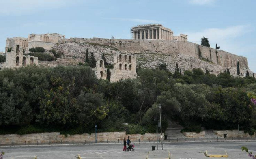 «Δεν μπορώ να πιω νερό, έχω πόνο στην κοιλιά», λέει από το νοσοκομείο ο 18χρονος που μαχαίρωσαν στην Ακρόπολη