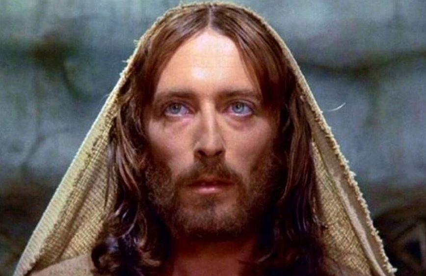 Ρόμπερτ Πάουελ: Ο όρος που του έθεσε ο παραγωγός της ταινίας για να υποδυθεί τον Χριστό στον «Ιησού από τη Ναζαρέτ»