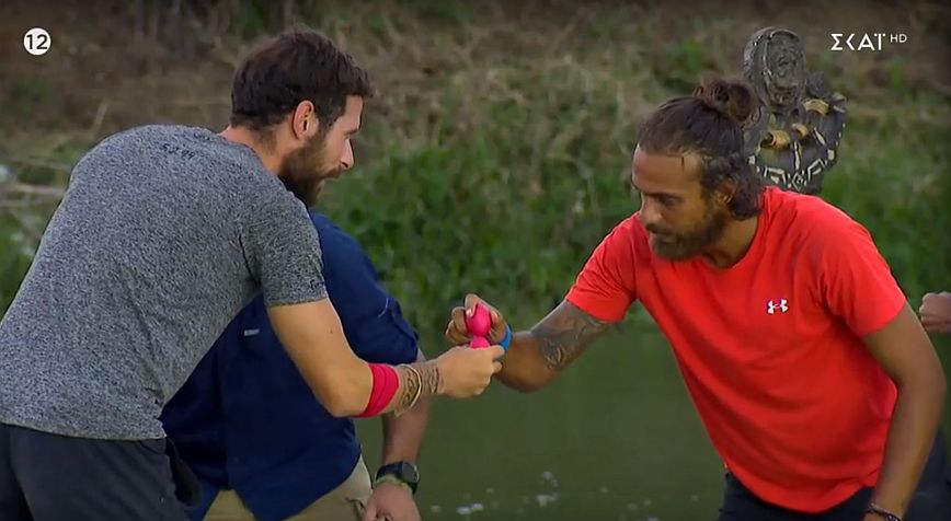 Survivor All Star: Οι παίκτες τσούγκρισαν κόκκινα αυγά – Νίκησε η κόκκινη ομάδα