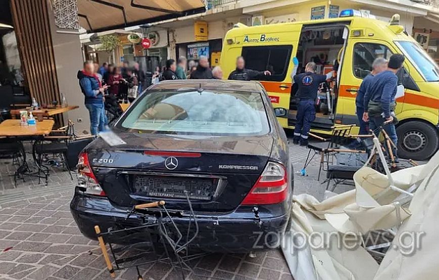 Χανιά: Αυτοκίνητο έπεσε σε καφετέρια στον πεζόδρομο της παλιάς πόλης – Δύο τραυματίες
