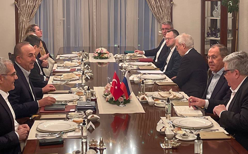 Στην Άγκυρα ο Σεργκέι Λαβρόφ – Ο Μεβλούτ Τσαβούσογλου τον προσκάλεσε στο ιφτάρ
