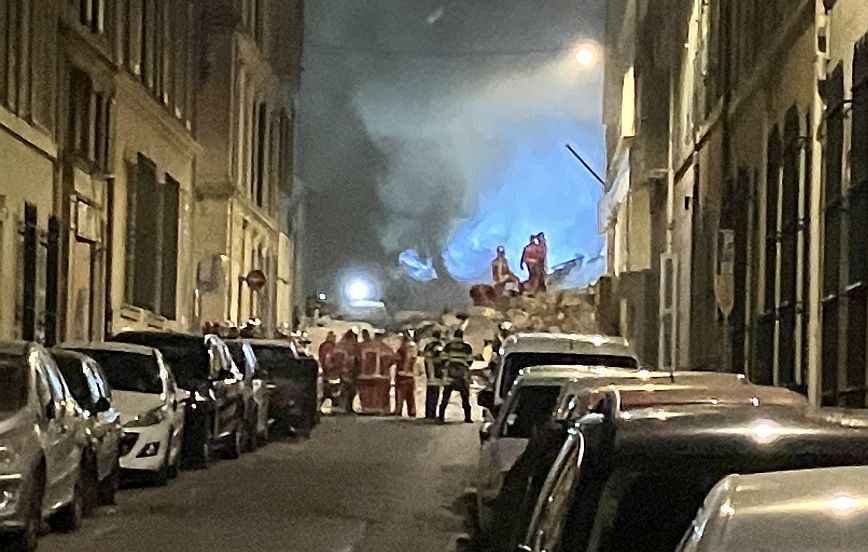Γαλλία: Φόβοι ότι οκτώ άνθρωποι βρίσκονται κάτω από τα ερείπια μετά την κατάρρευση δύο κτηρίων στη Μασσαλία