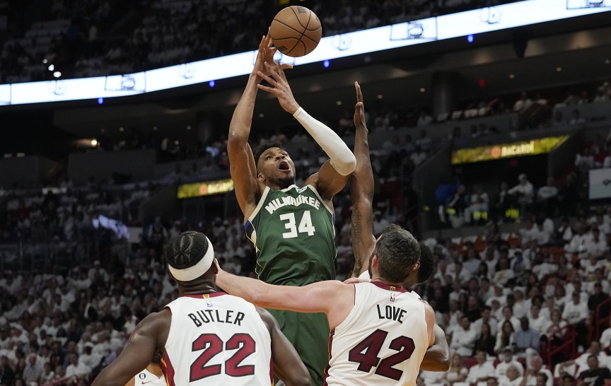 NBA: Γύρισε με triple-double ο Giannis, αλλά ο Μπάτλερ έκανε πάρτι με 56 πόντους και οι Μπακς ηττήθηκαν από τους Χιτ με 119-114