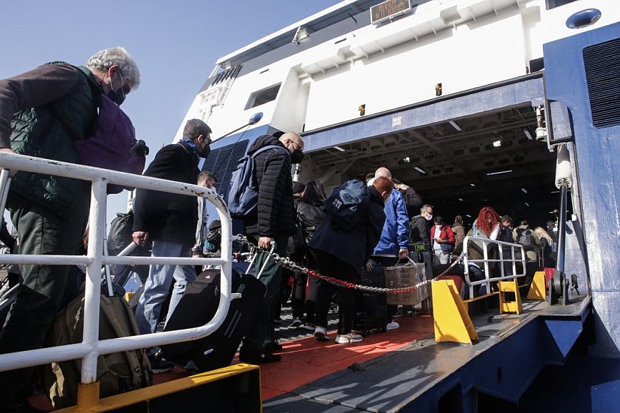 Συνελήφθη καπετάνιος επιβατηγού πλοίου στην Κάλυμνο – Είχε 129 επιβάτες αντί για 124 που είναι το επιτρεπτό όριο