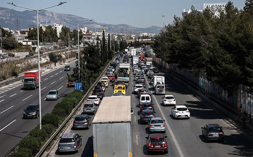 Κίνηση τώρα: Μποτιλιάρισμα στην κάθοδο του Κηφισού μετά από τροχαίο