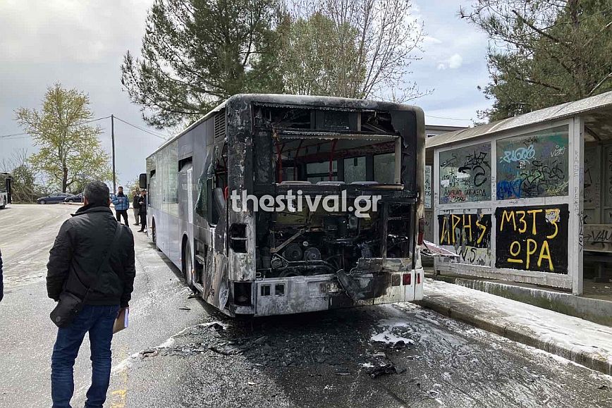 Κάηκε αστικό λεωφορείο στη Θεσσαλονίκη – Ήταν εκτός λειτουργίας