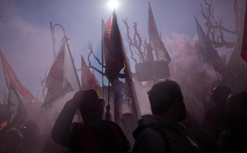 Χάος στη Γαλλία &#8211; Διαδηλωτές εισέβαλαν στο Χρηματιστήριο του Παρισίου