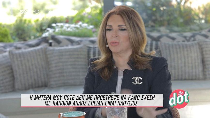 Μιμή Ντενίση: «Πιστεύω ότι οι άντρες με φοβούνται λόγω της δυναμικότητάς μου»