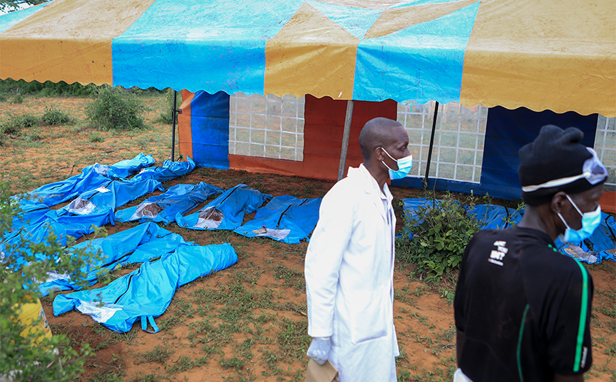 Εικόνες χάους στην Κένυα: Στα 95 τα θύματα του «πάστορα» που προέτρεπε τους πιστούς να νηστέψουν μέχρι θανάτου