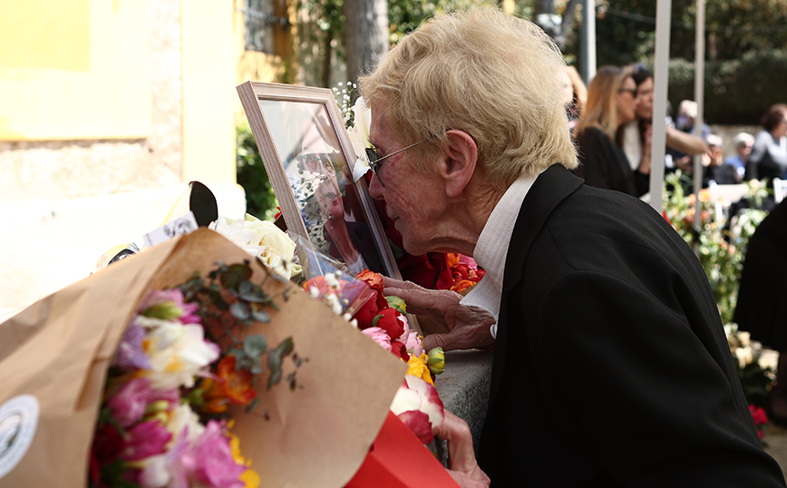 Κηδεία της Μυρσίνης Ζορμπά