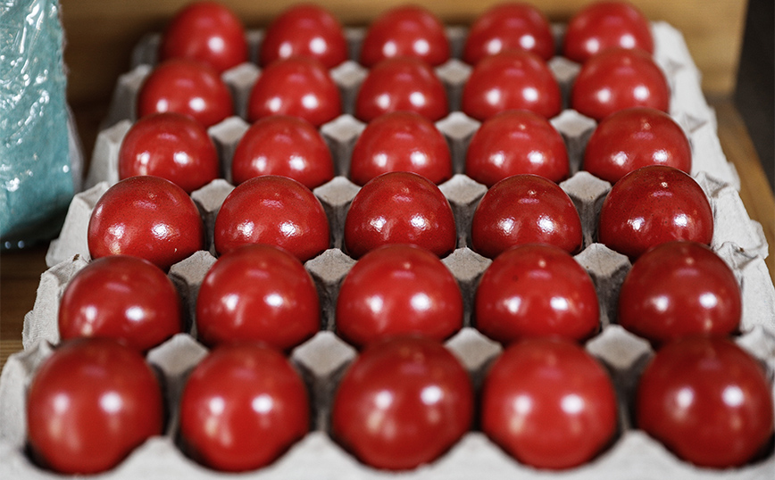 Πότε βάφουμε τα αυγά κόκκινα &#8211; Τι συμβολίζει το τσούγκρισμα