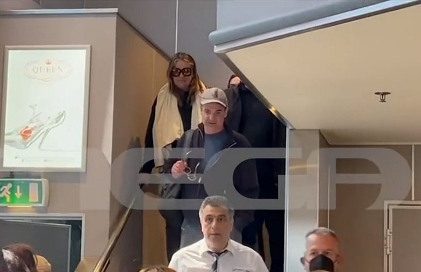 Ο Κυριάκος Μητσοτάκης επέστρεψε από την Τήνο με το πλοίο της γραμμής