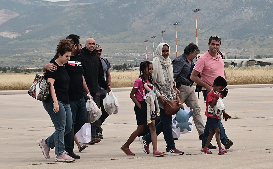 Πολύωρα χειρουργεία για τους δύο Έλληνες τραυματίες που απεγκλωβίστηκαν από το Σουδάν