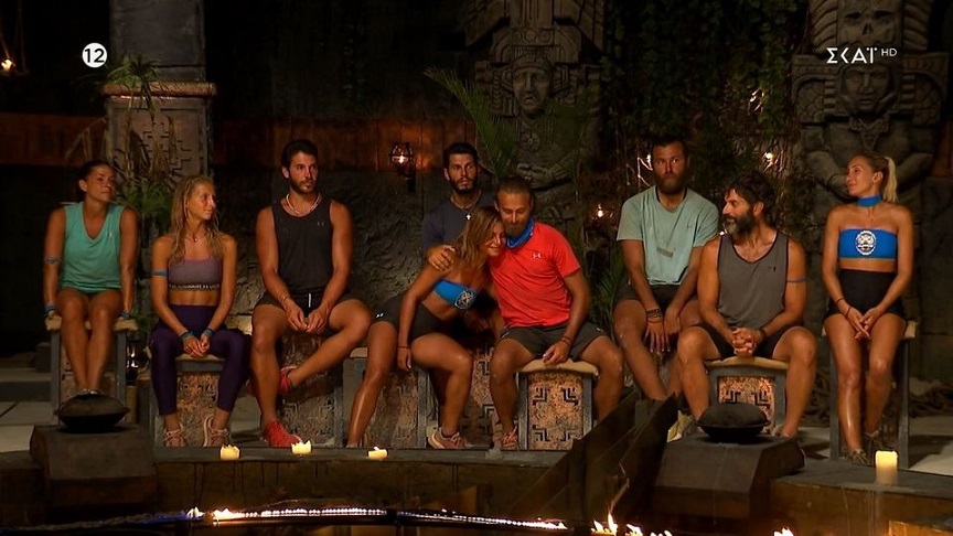 Survivor All Star: Η Ελευθερία αποχώρησε με χαμόγελο – Δήλωσε πως θέλει νικητή τον Μάριο Πρίαμο κι εκείνος την πήρε στην αγκαλιά του