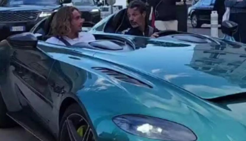 «Χάζεψε» το Μόντε Κάρλο με το supercar που κυκλοφορεί ο Στέφανος Τσιτσιπάς