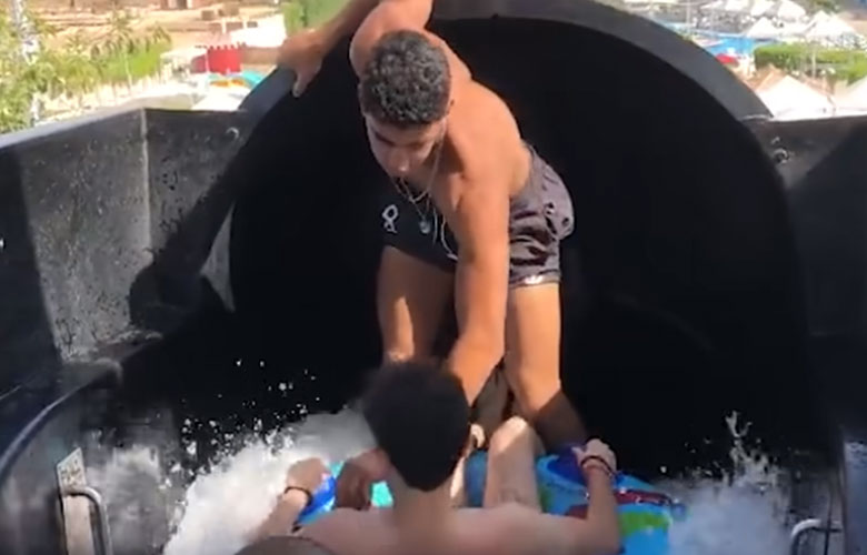 Επάγγελμα&#8230; βοηθός νεροτσουλήθρας