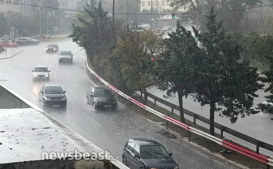 Καταιγίδα τώρα στα βόρεια προάστια – Κακοκαιρία πλήττει περιοχές της Αττικής