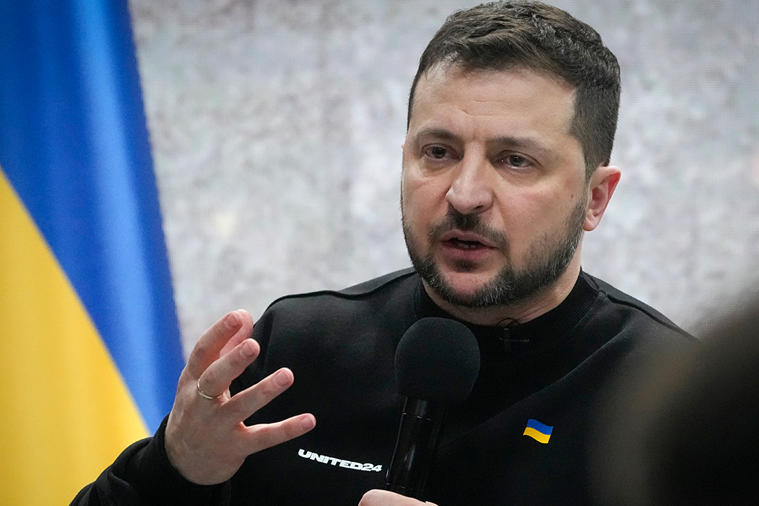 Ο Ζελένσκι υπαινίσσεται μια λύση μέσω διαπραγμάτευσης για την Κριμαία