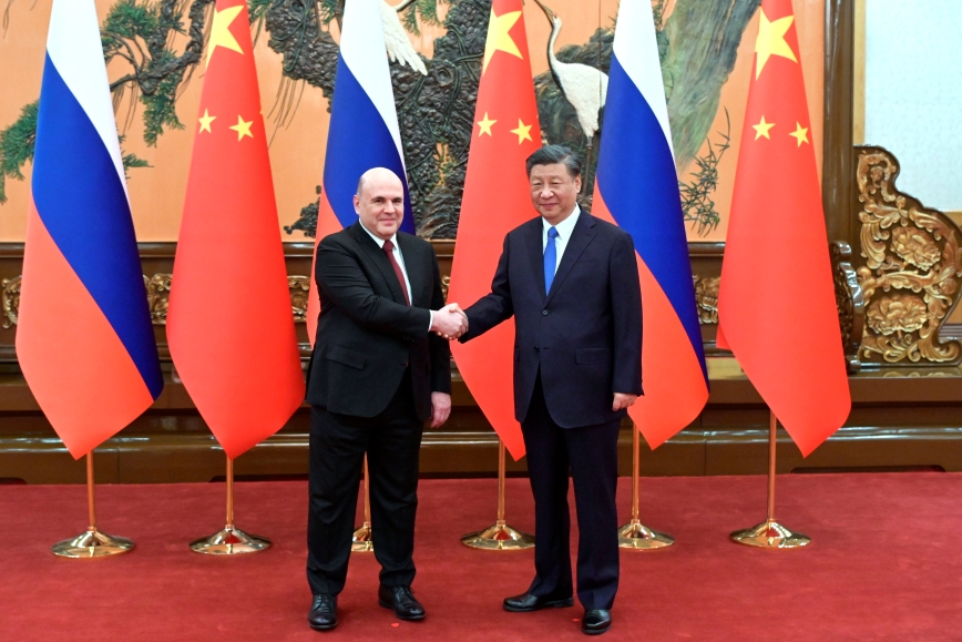 Επαφές Κίνας – Ρωσίας σε ανώτατο επίπεδο και μήνυμα σε Δύση: «Σταθερή η υποστήριξη για θεμελιώδη συμφέροντα»